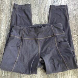 Athleta Girls Plum Cropped Leggings with side pockets, size L/12